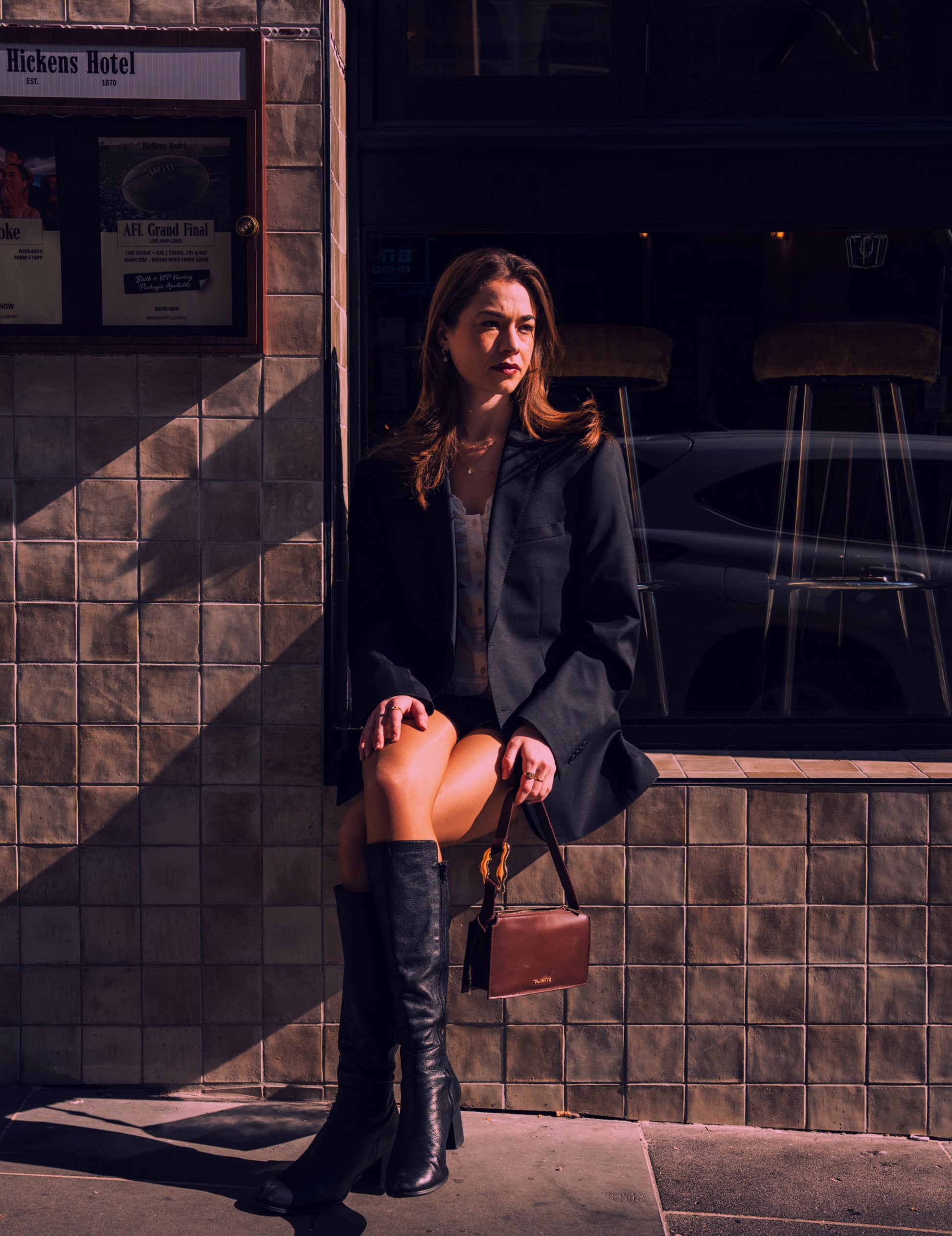 nicole_bag_clarite_Evening_bag_statement_gold_vintage_big_buckle_brown_close_up_shoulderbag_detail_formal_cocktail